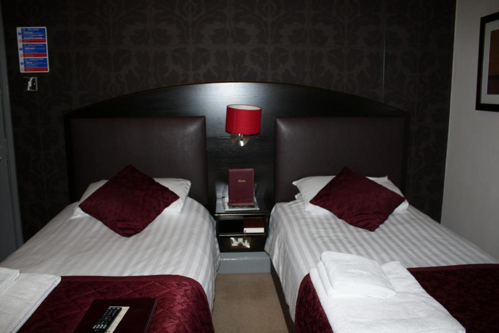 The Cathedral Hotel Salisbury Room photo