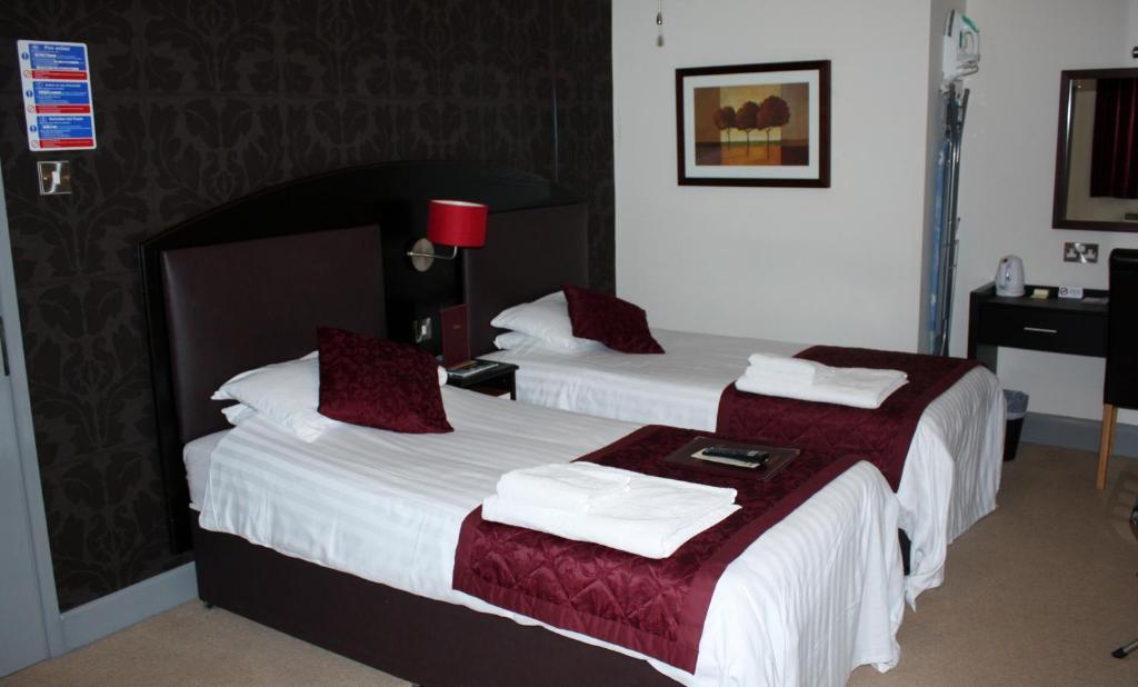 The Cathedral Hotel Salisbury Room photo